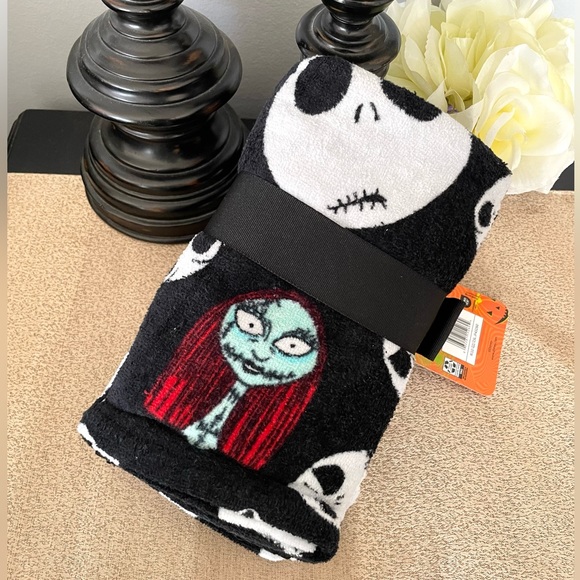 NWT Set of 2 JACK SKELLINGTON/SALLY The Nightmare Before Christmas Hand Towels - Picture 5 of 5